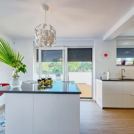 New 2022 - Luxurious Villa With Pool!
