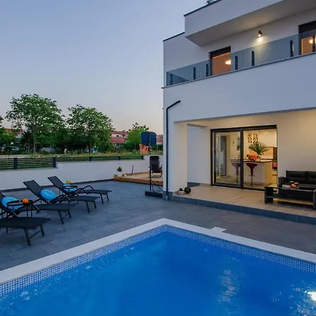 New 2022 - Luxurious Villa With Pool! *