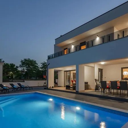 New 2022 - Luxurious Villa With Pool! * 바르바리가