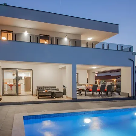 New 2022 - Luxurious Villa With Pool! Villa Barbariga