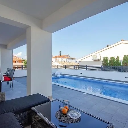 New 2022 - Luxurious Villa With Pool! Barbariga