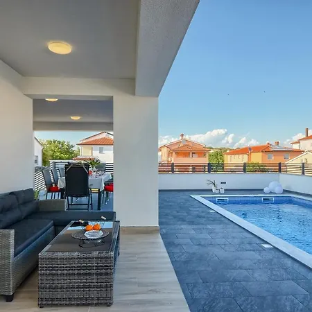 New 2022 - Luxurious Villa With Pool! * Barbariga